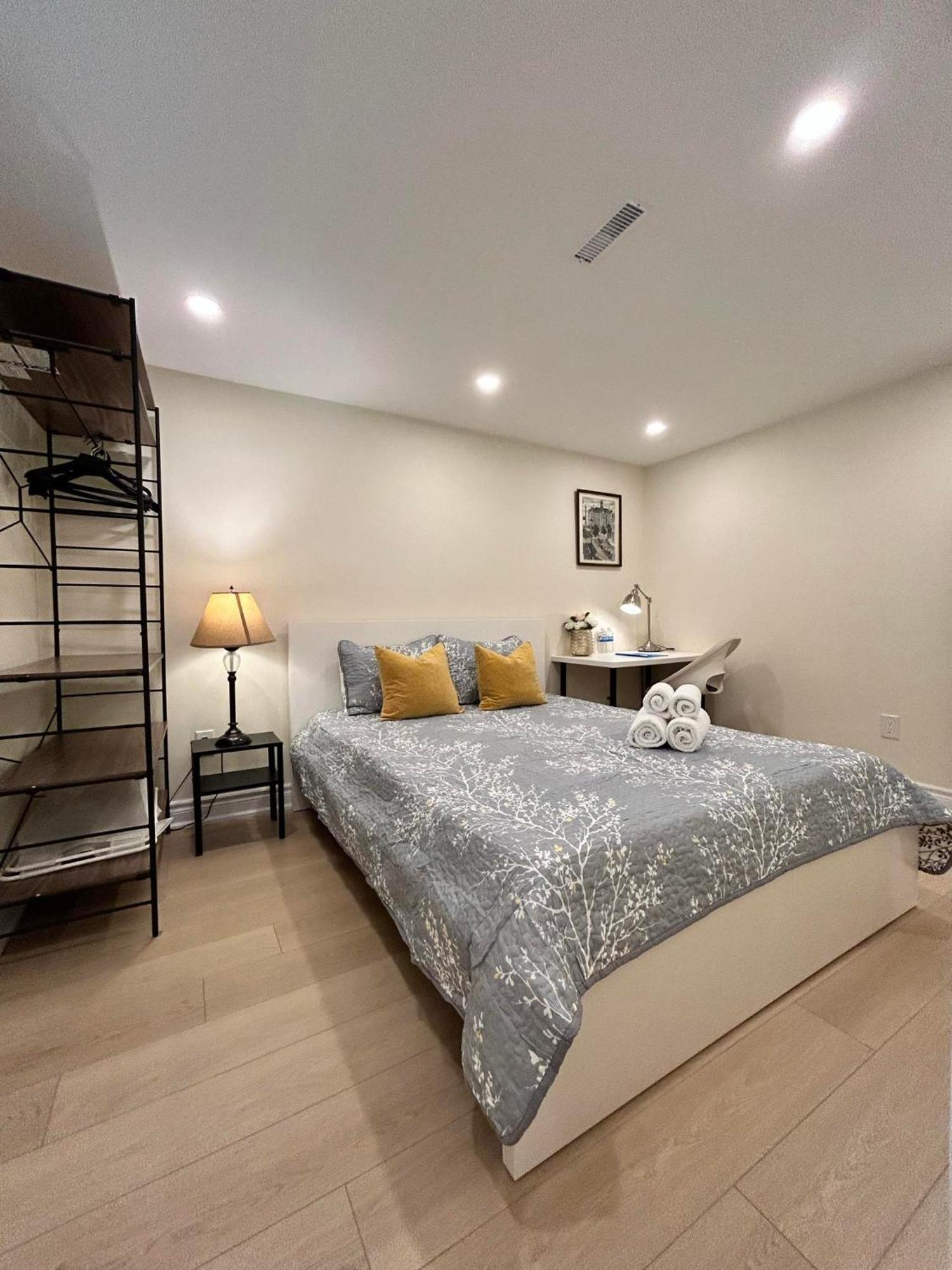 Brand New Lower Home With Exclusive Bathroom Торонто Экстерьер фото